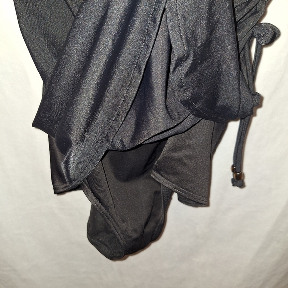 Lands End One Piece Swimsuit Ruching On Sides For A Slimmer Look Size 14 - Picture 4 of 5